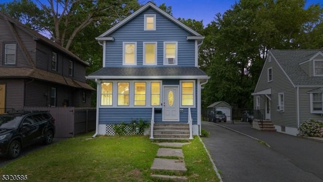 view of front of house featuring a front lawn