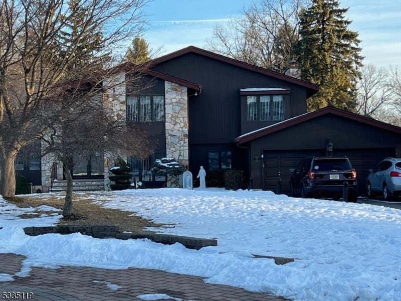 view of front facade with a garage