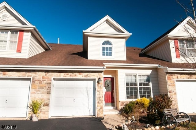 view of front facade featuring a garage