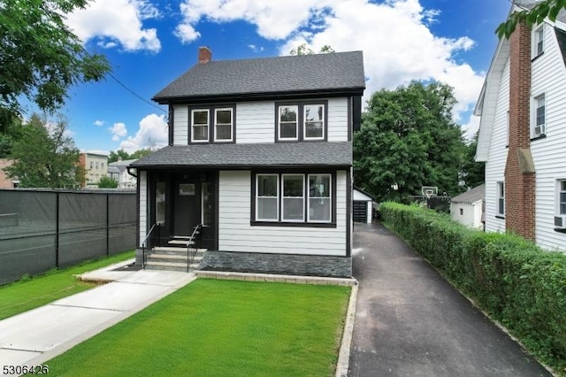 view of front facade featuring a front lawn