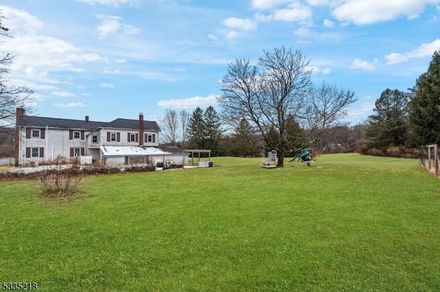 view of yard featuring a pergola