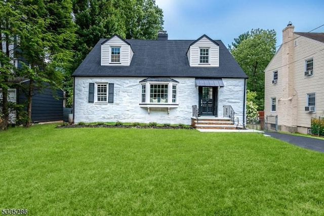 view of front of house featuring a front yard