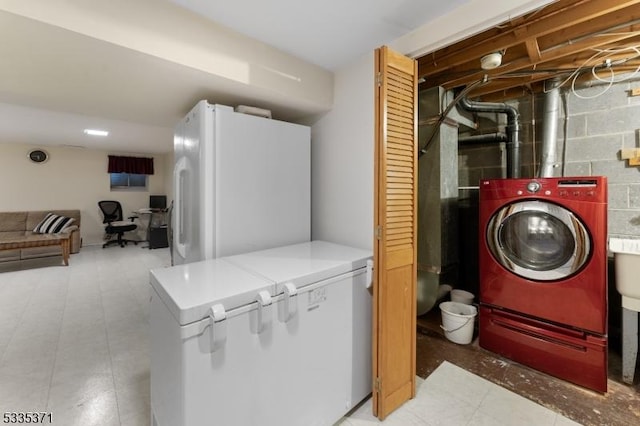 laundry area with washer / clothes dryer