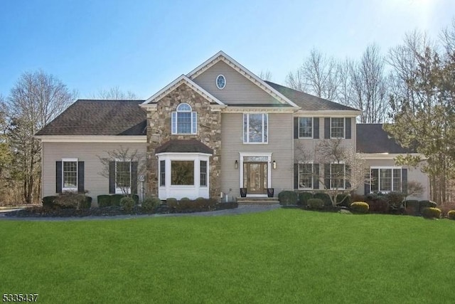 view of front of home featuring a front yard