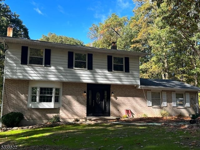 view of front facade with a front lawn