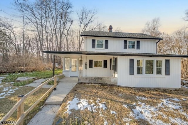 view of front of property featuring a porch