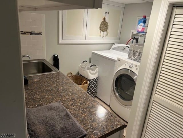 washroom featuring sink and washing machine and dryer