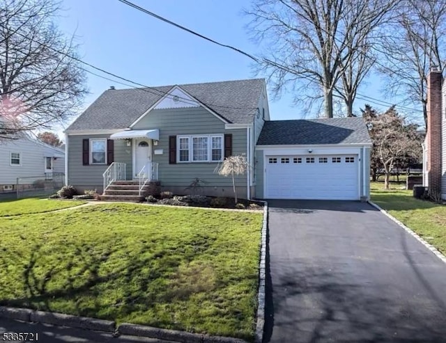 view of front of home featuring a front lawn and a garage