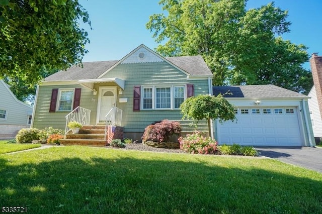 view of front of house featuring a front lawn and a garage