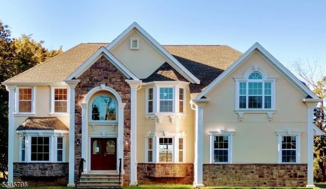 view of front of property with a front yard