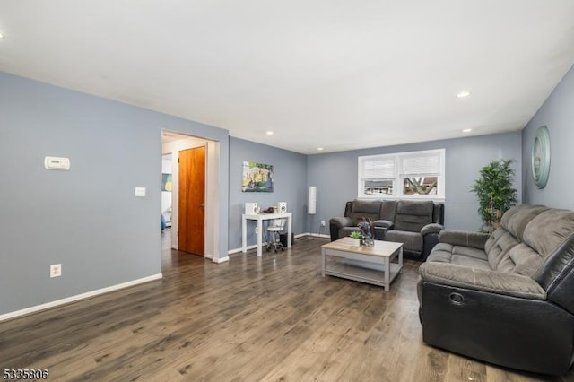 living room featuring dark wood-style floors, recessed lighting, and baseboards