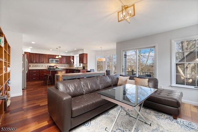 living area featuring dark wood-style floors, recessed lighting, and baseboards