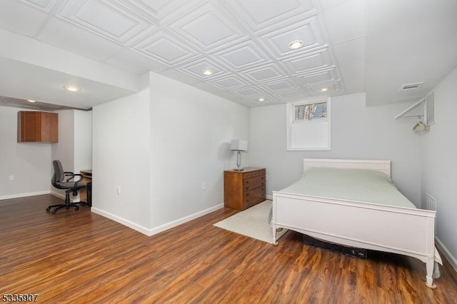 bedroom featuring recessed lighting, wood finished floors, visible vents, and baseboards