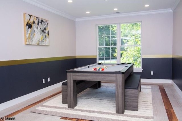 playroom featuring billiards, ornamental molding, and light hardwood / wood-style flooring