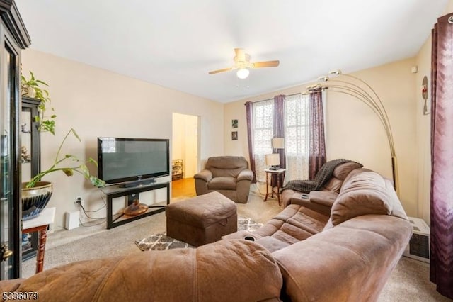 carpeted living room featuring ceiling fan