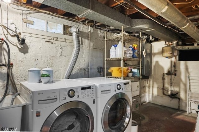 washroom featuring laundry area and independent washer and dryer