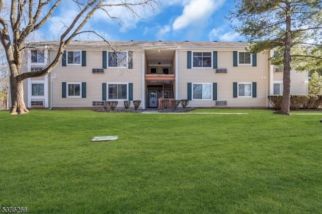 view of front of home featuring a front yard