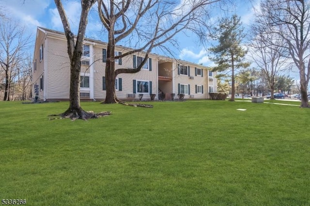 back of house featuring a yard