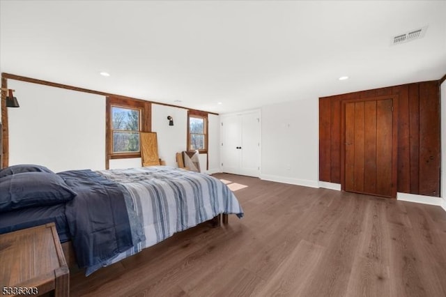 bedroom with visible vents, recessed lighting, baseboards, and wood finished floors