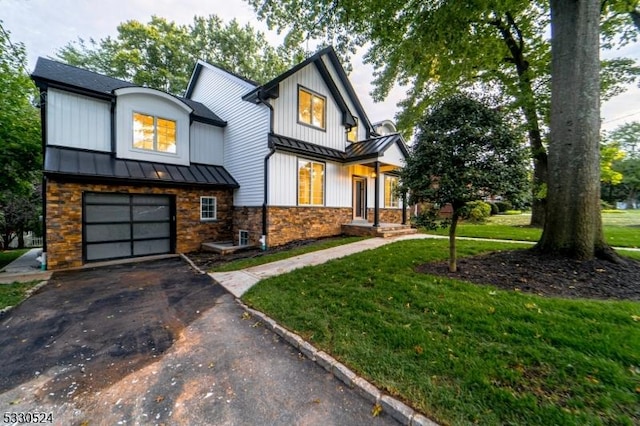 view of front of house featuring a garage and a front yard