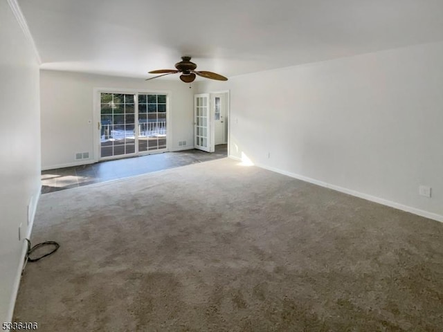 carpeted empty room featuring ceiling fan