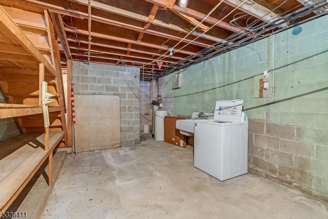 basement with sink and washing machine and clothes dryer