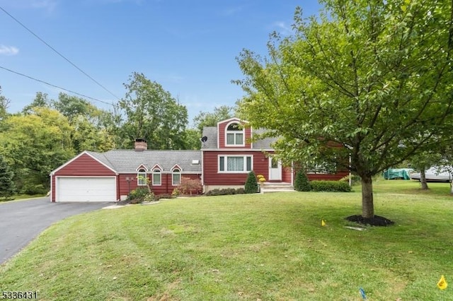 view of front facade featuring a garage and a front yard