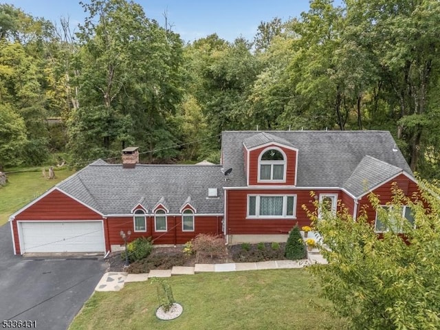 view of front of house featuring a garage and a front yard