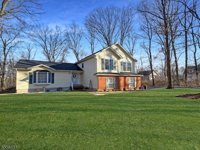 view of front of house featuring a front yard