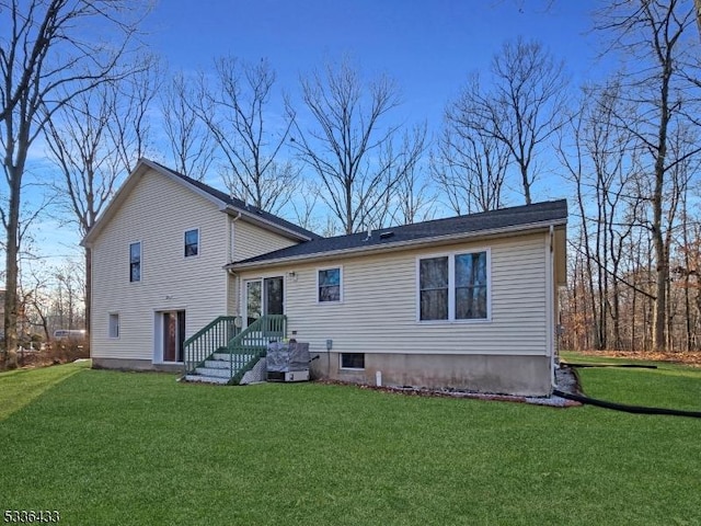 back of house featuring a yard