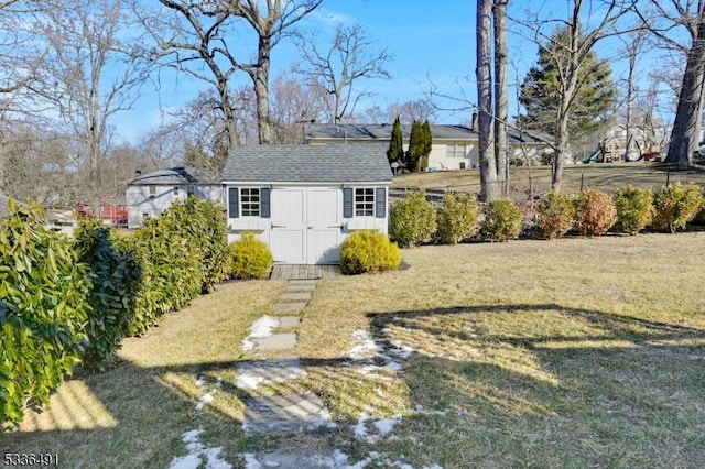 view of yard with a shed