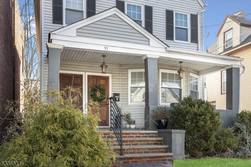 view of front of property with covered porch