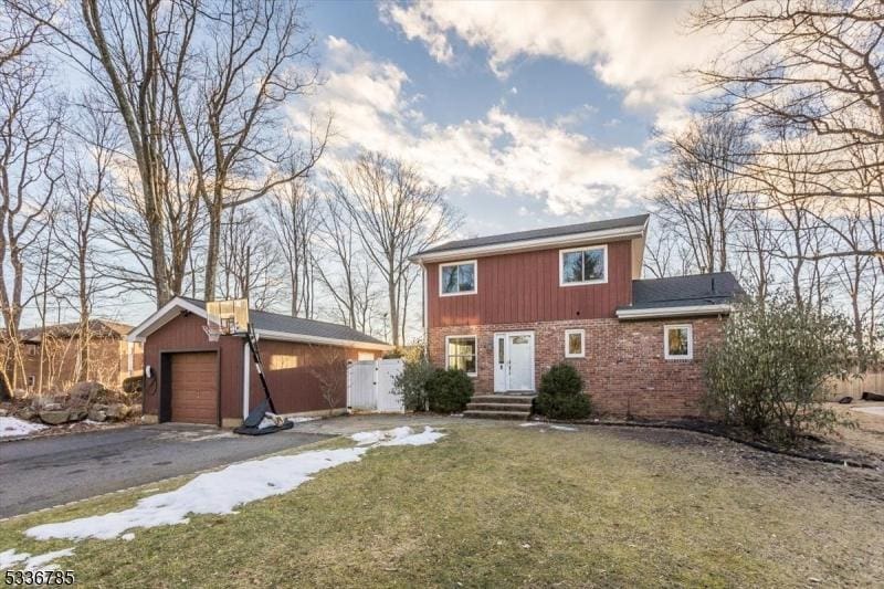 view of front of home featuring a garage and a front lawn