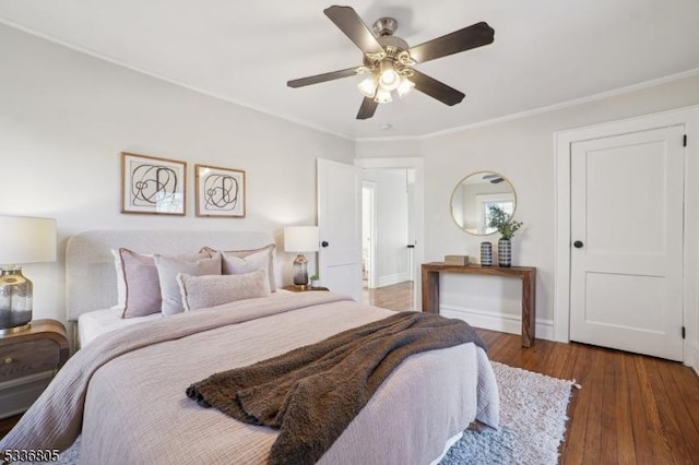 bedroom featuring ceiling fan, dark wood-type flooring, and crown molding