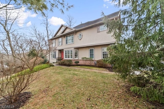 view of front facade with a front yard