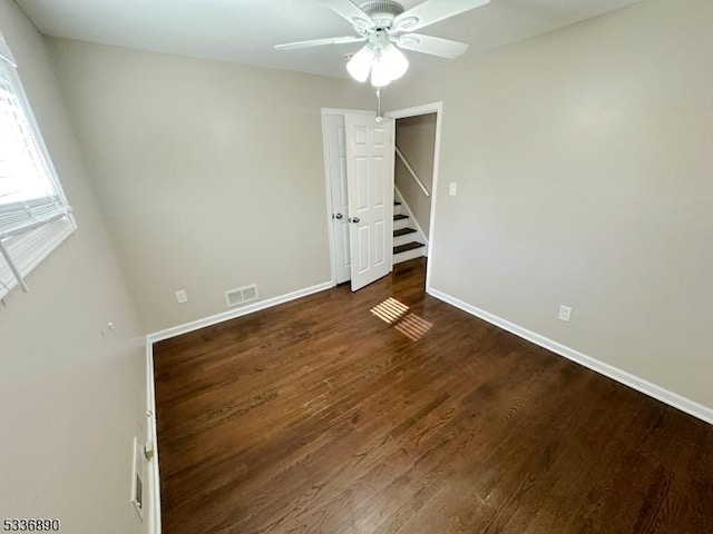 unfurnished room featuring dark hardwood / wood-style floors and ceiling fan