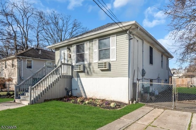 view of front of property featuring cooling unit and a front lawn