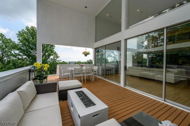 balcony with an outdoor living space with a fire pit