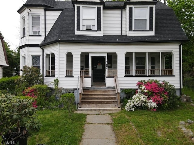 view of front of home featuring a porch and a front yard