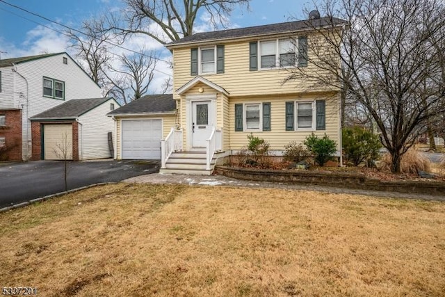 view of front of home featuring a front lawn