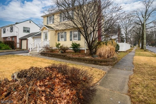 view of front facade with a front yard