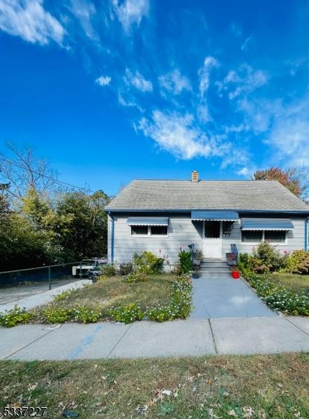 view of front of home with a front yard