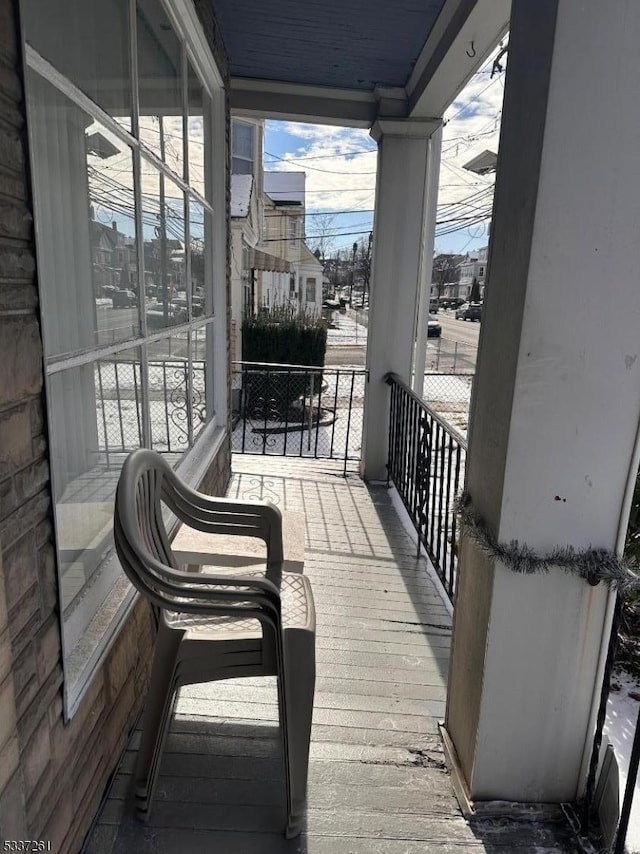 balcony featuring covered porch