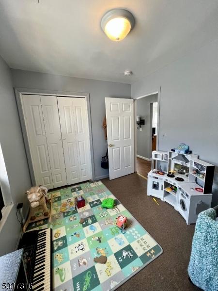 bedroom with a closet