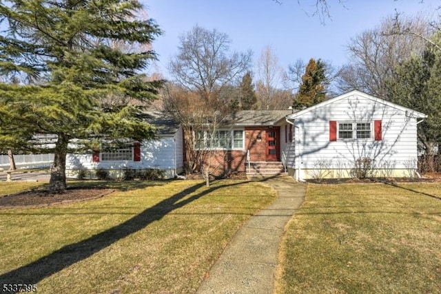 view of front of property featuring a front yard