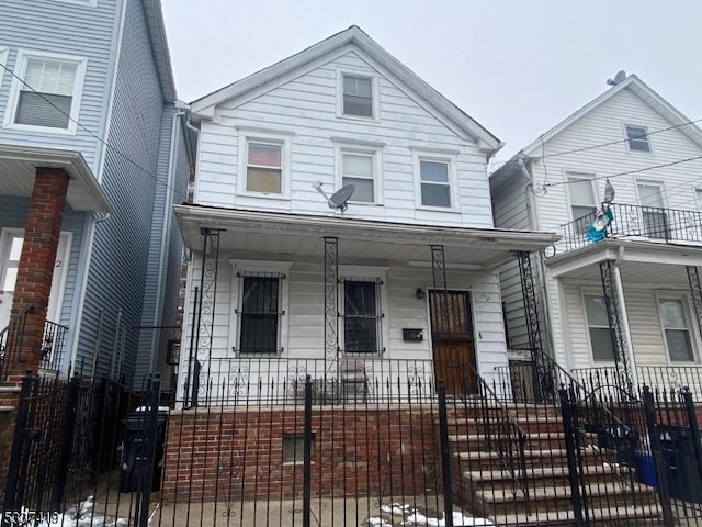 view of front of property featuring a porch