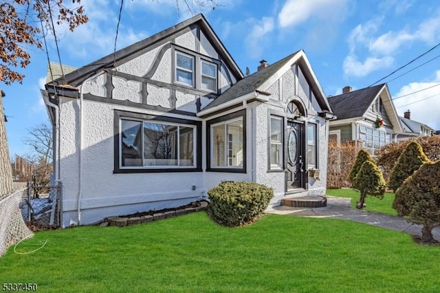 view of front of property with a front yard