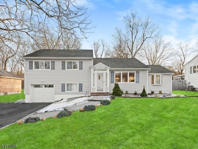 view of front of house featuring a garage and a front yard