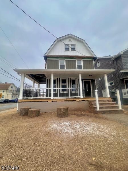 view of front facade with covered porch