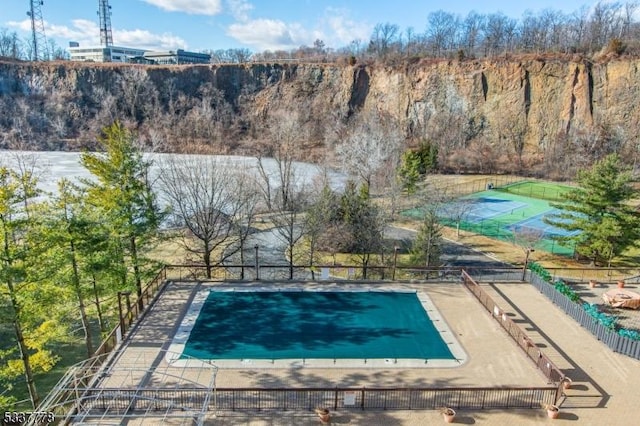 view of swimming pool